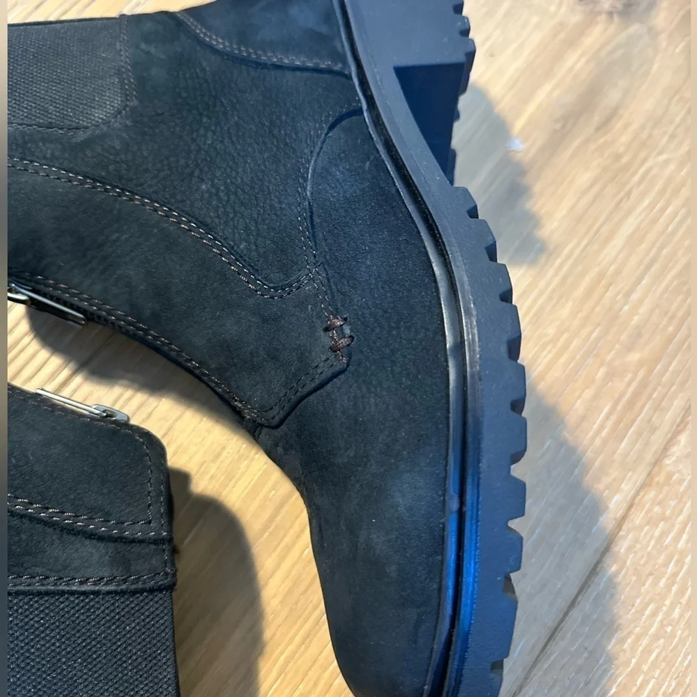 Women’s Cobble Hill Center Zip Leather Boot water resistant
